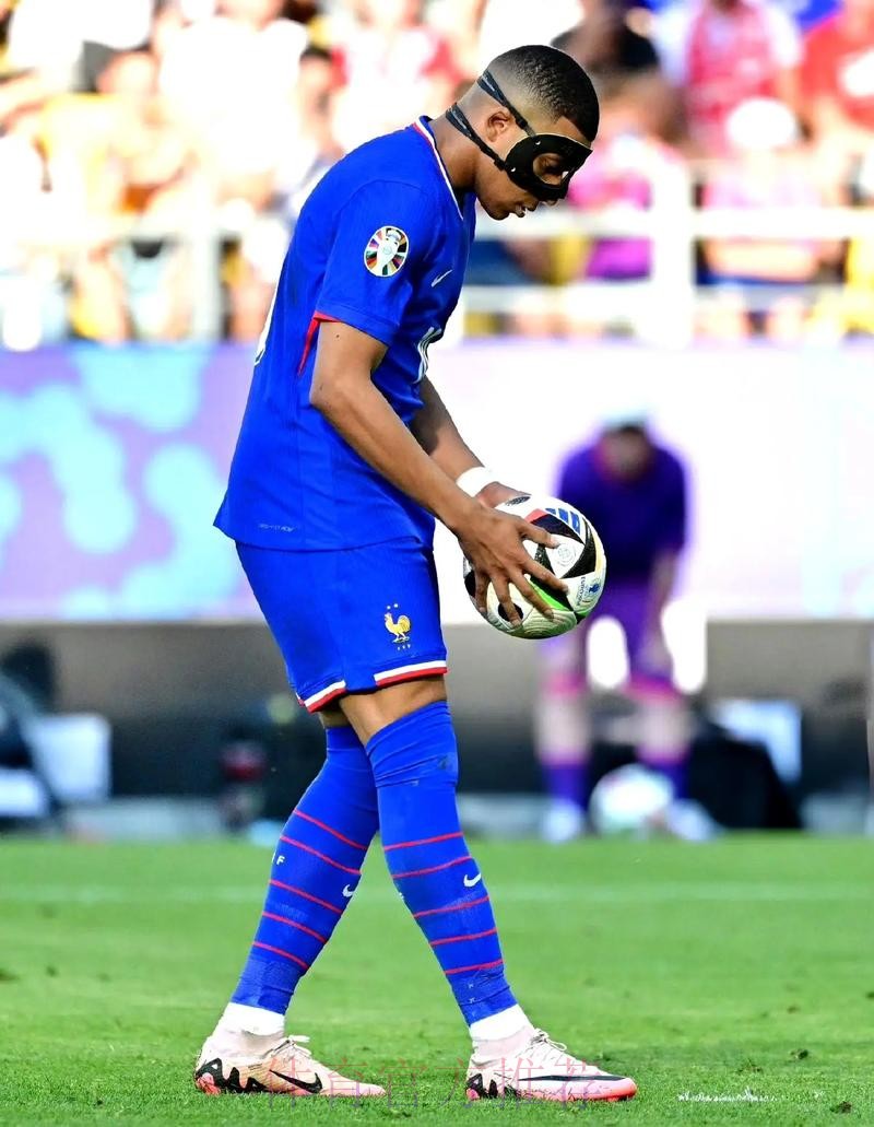 西媒:齐祖与姆巴佩交流过 若离队波帅将求购凯恩 西媒:齐祖与姆巴佩交流过 若离队波帅将求购凯恩